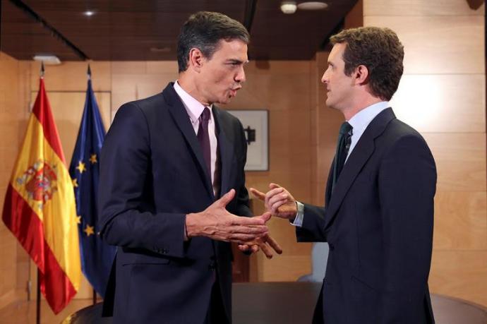 El presidente del Gobierno en funciones, Pedro Sánchez y el líder del PP, Pablo Casado