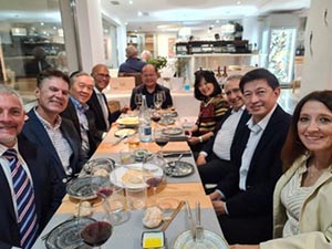 Visita de delegación filipina a la UMA