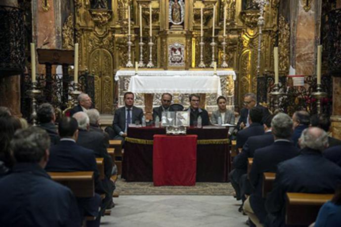 La corporación de la Candelaria de Sevilla presentó su libro de Martín Carlos Palomo García “Cien años de Historia”