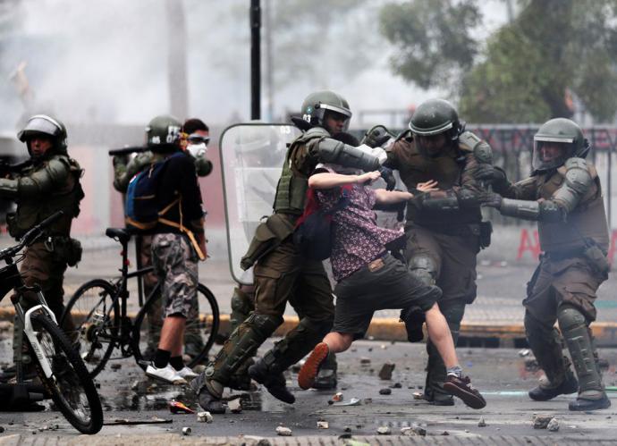 Chile: Presencia de militares en las calles revive pesadilla y evoca para algunos a la dictadura