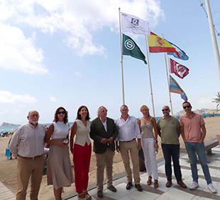 Benidorm iza en sus playas las banderas de Sostenibilidad Calidad y Sostenibilidad Turística
