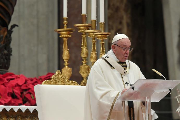 El papa Francisco celebró hoy la sexta misa del Gallo de su pontificado y en su homilía reflexionó sobre el significado de la palabra Belén que, recordó, quiere decir "casa del pan".