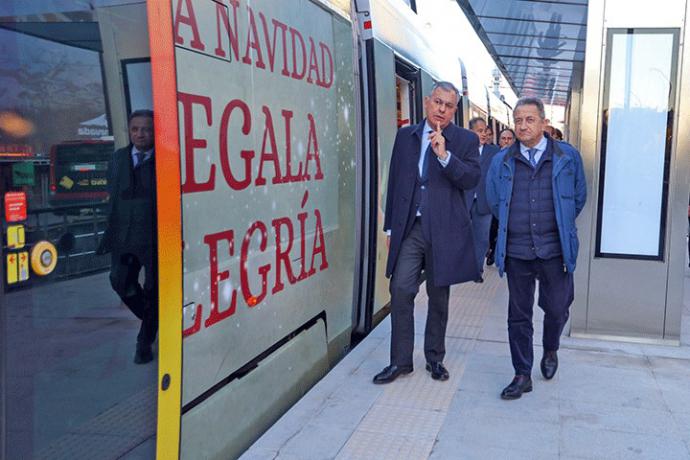 El alcalde de Sevilla supervisa las obras de ampliación del tranvía al barrio de Nervión