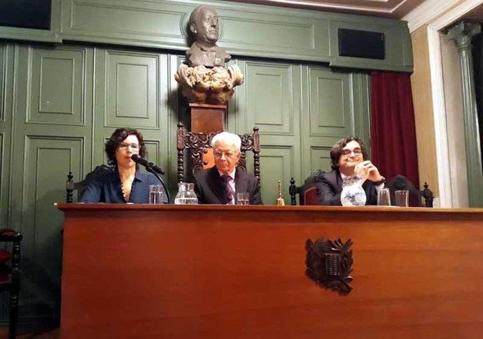 Presentación de la segunda edición de 'A contratiempo' de la escritora Pilar de Vicente-Gella