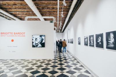 Una exposición fotográfica inédita de La Térmica recoge el paso de la estrella Brigitte Bardot por la provincia de Málaga