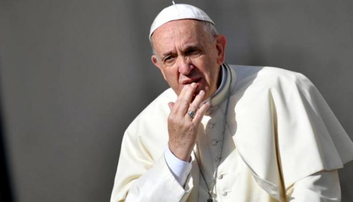 Papa pide a obispos que no acepten a seminaristas gay