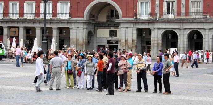 Turistas en la Plaza Mayor de Madrid