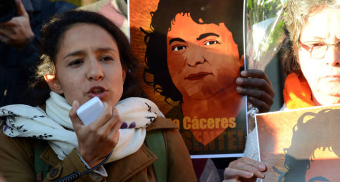 Bertita Zúnica Cáceres en una protesta tras el asesinato de su madre, Berta Cáceres