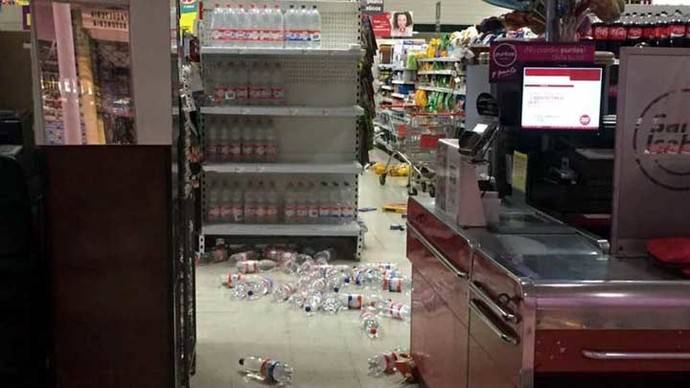 Un supermercado sufrió los estragos del movimiento sísmico...