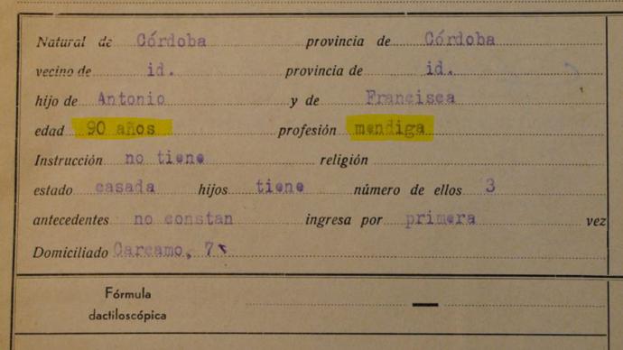 Mujer de 90 años y “mendiga” de profesión.  