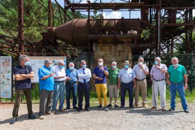 La Consejería de Turismo reconoce la labor de los antiguos mineros que trabajaron en Cabárceno.