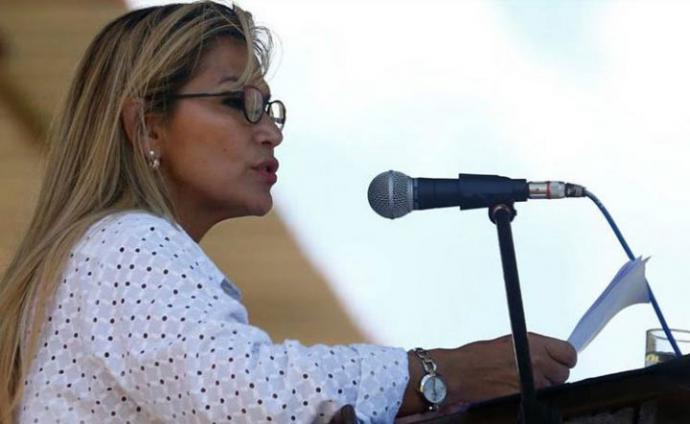 La presidenta de facto de Bolivia, Jeanine Áñez