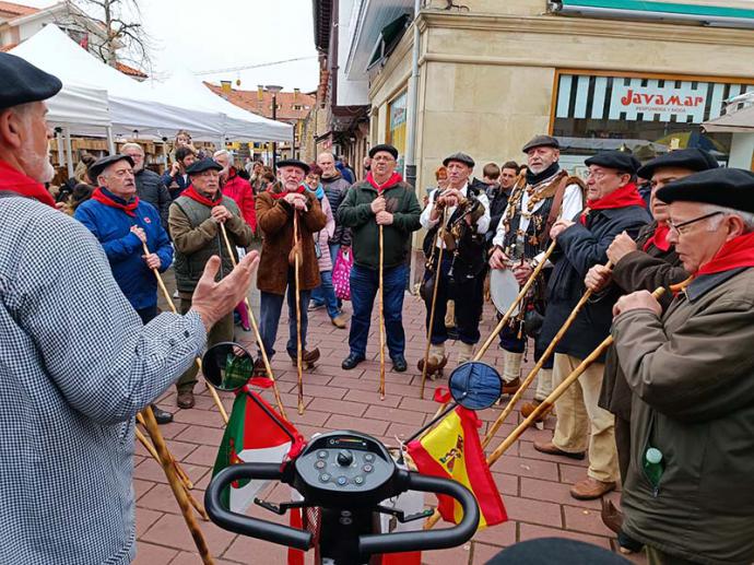 La Ronda Salines cantó las marzas