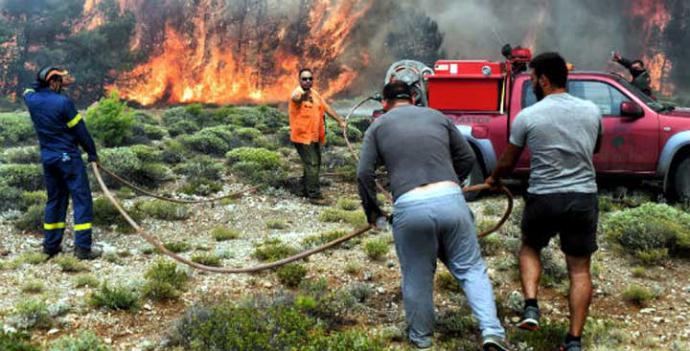 Autoridades griegas temen que el número de víctimas por el incendio ascienda el centenar