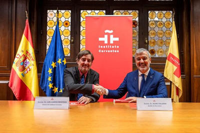 García Montero y Jaume Collboni tras la firma del convenio entre el Ayuntamiento de Barcelona y el Instituto Cervantes. Foto: Instituto Cervantes (Pablo Rojo)