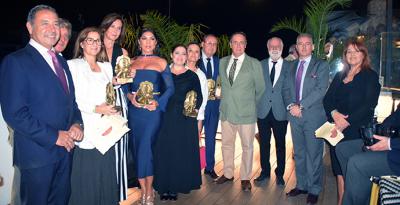 Una noche para sentir a Sevilla, la ciudad se mira en el espejo de sus tradiciones