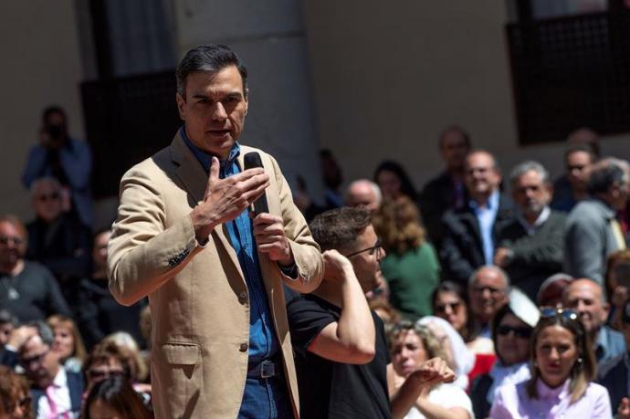 Sánchez reprocha a PP haber abrazado 'sin rubor' las falacias de Vox en vez de combatirlas con ideas y argumentos
