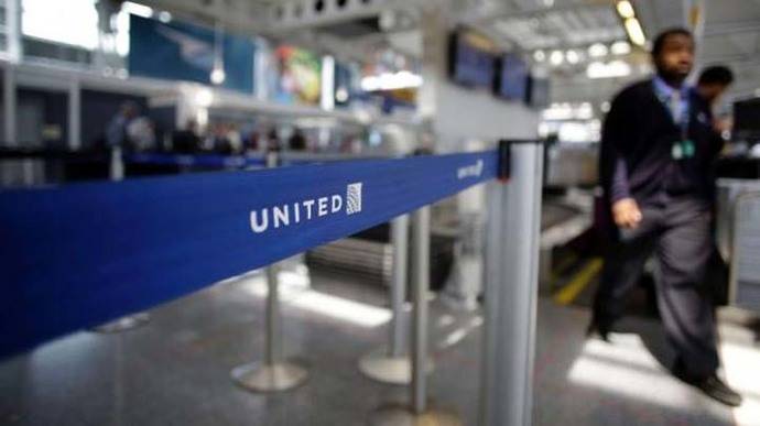United Airlines: Muere conejo gigante en un vuelo desde Londres