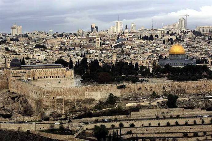 Jerusalén es el centro del conflicto entre Israel y Palestina, pues los palestinos esperan que Jerusalén Este, ahora ocupada por Israel, pueda servir como capital del Estado palestino. 