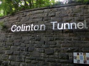 Este antiguo túnel de tren de Edimburgo está lleno de líneas de un poema escrito por Robert Louis Stevenson