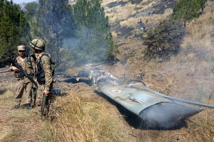 Desde ayer el gobierno pakistaní acusó a India de haber derribado uno de sus aviones.