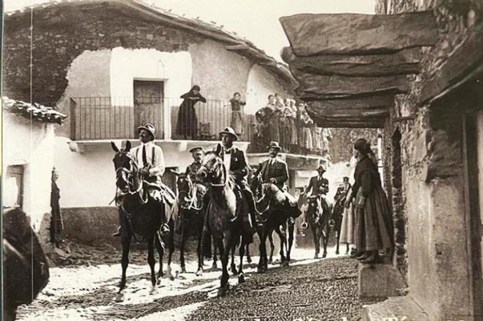 Carlos S. Tárrago, historiador, conferencia sobre “La Hurdes tierra sin pan, pero con alma” en la Tertulia Ilustrada