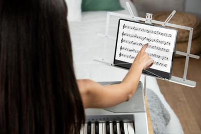 La música impulsa el desarrollo cognitivo emocional y social de las personas