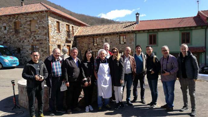 Una docena de corresponsales extranjeros visitan León y su provincia para descubrir su gastronomía