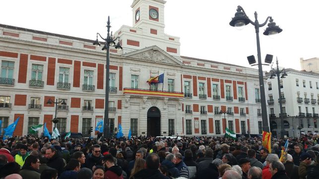 Los taxistas se manifiestan frente a la Puerta del Sol DAVID F. FERREIRO