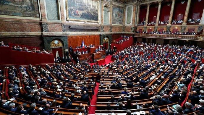 Asamblea Nacional francesa prohibirá a diputados contratar a familiares