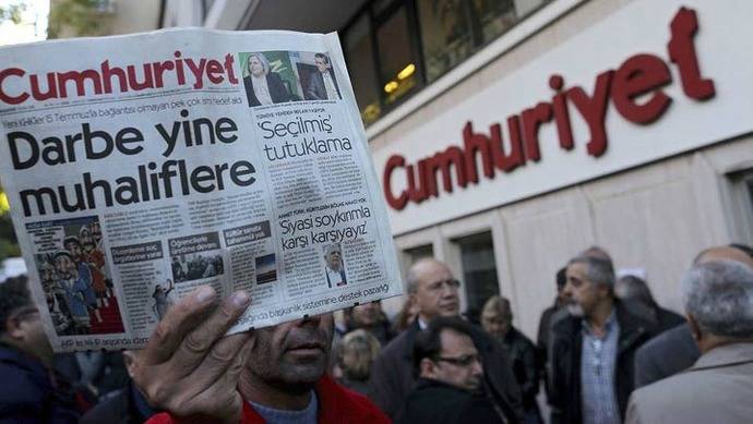 Periodista turco es acusado de terrorista por pedir una pizza