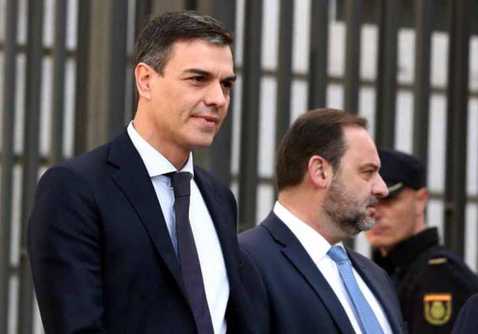 El PSOE lleva los anuncios del Gobierno a su programa electoral y opta por no arriesgar hasta el 28A