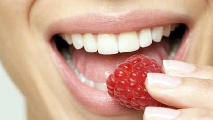 Alimentos que más ensucian y manchan los dientes
