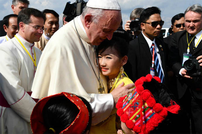 Claves para entender la polémica por la visita del papa a Birmania