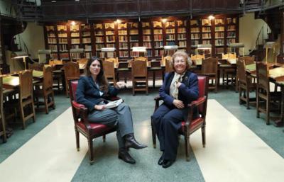 Mayte Spínola en la Biblioteca del Ateneo de Madrid, el Día Internacional de las Bibliotecas