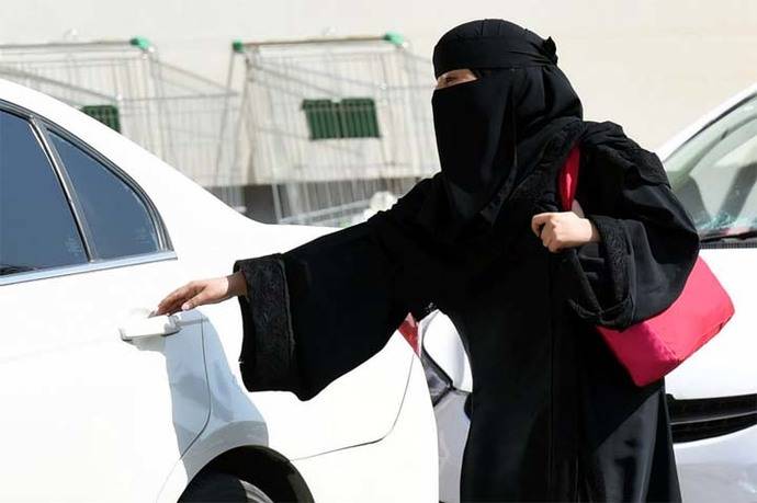 Todo lo que aún no pueden hacer las mujeres en Arabia Saudita