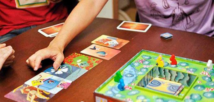 Descubre los grandes beneficios de los juegos de mesa para pequeños y mayores