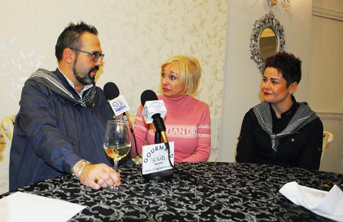 de Izq. a Dcha. Pedro del San, Pilar Carrizosa, conductora de la entrevista para Tele Sur Madrid y Rosa Gallego, esposa de Pedro del San