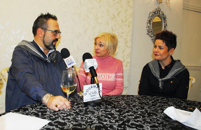 de Izq. a Dcha. Pedro del San, Pilar Carrizosa, conductora de la entrevista para Tele Sur Madrid y Rosa Gallego, esposa de Pedro del San