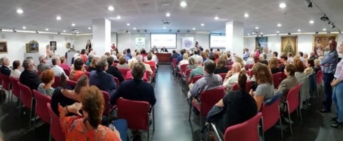 Más de doscientas personas homenajean a Carmen de Burgos y a Mar Abad, que recibió el VII Premio Internacional de Periodismo “Colombine”