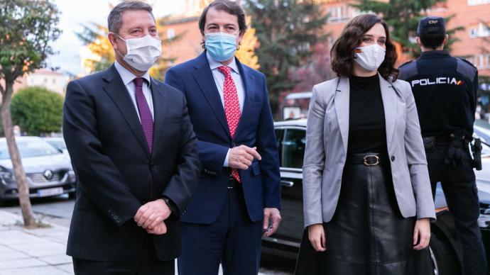 l presidente de Castilla La Mancha, Emiliano García-Page, el de Castilla y León, Alfonso Fernández Mañueco, y la presidenta de la Comunidad de Madrid, Isabel Díaz Ayuso. JCCM