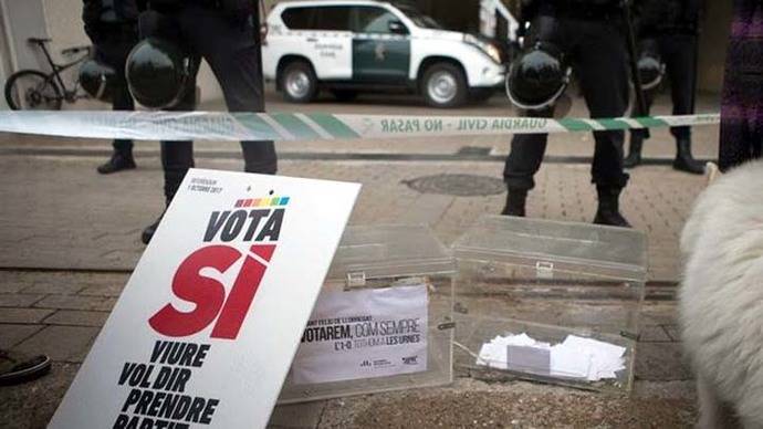 La Guardia Civil se incauta de 100 urnas y 2,5 millones de papeletas en un almacén de Igualada