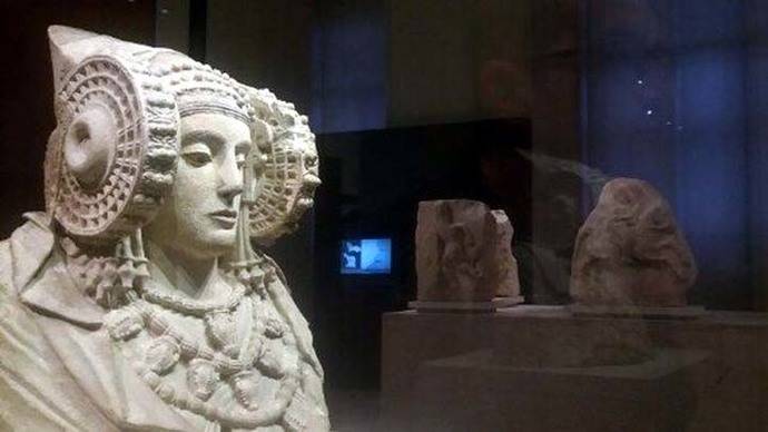 Imagen de la Dama de Elche en su vitrina del Museo Arqueológico Nacional