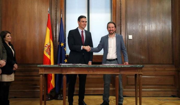 Sánchez e Iglesias presentan su programa de gobierno: derogan la reforma laboral del PP y suben impuestos a las rentas altas