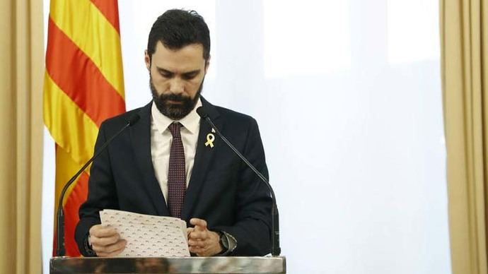 Aplazan investidura de Puigdemont y crecen divisiones entre separatistas