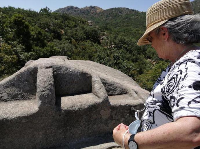 Ana Queral, pintora, visita artística y viajera a El Escorial y el monasterio filipino