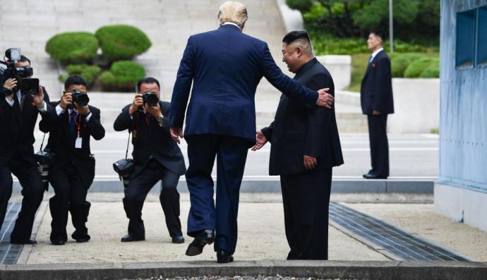 Donald Trump y Kim Jong-un en la frontera Desmilitarizada DMZ