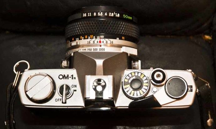 La Olympus OM-1 con un objetivo de 50 mm. WIKIMEDIA COMMONS 