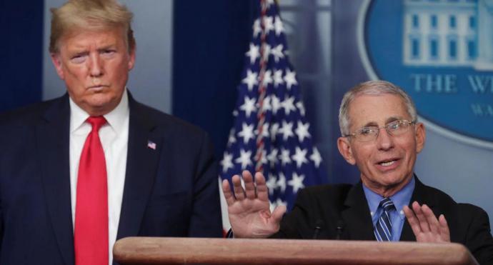 El doctor Anthony Fauci  junto al presidente de Estados Unidos, Donald Trump 