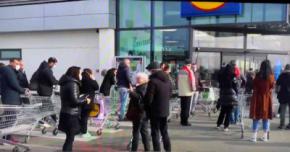 Tensión por saqueos y disturbios en supermercados de Italia